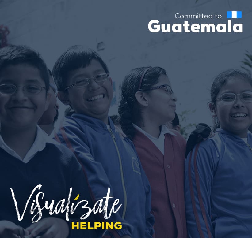 Banner promocional sobre el programa social ventanitas de luz, fotografía de niños con lentes sonriendo y sobre la imagen un fondo azul