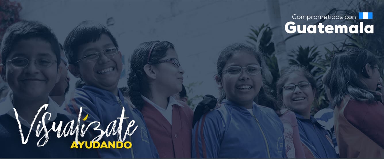 Banner promocional sobre el programa social ventanitas de luz, fotografía de niños con lentes sonriendo y sobre la imagen un fondo azul.