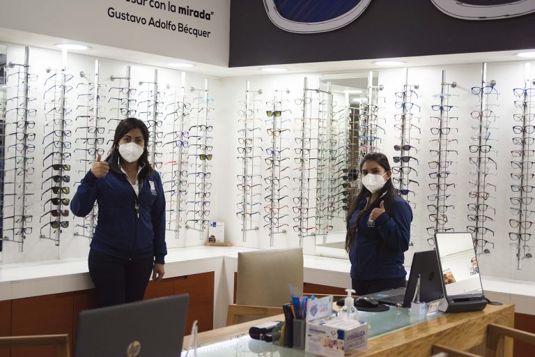 Fotografía de óptica visualiza clínica privada