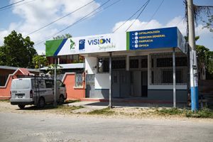 fotografía de la parte exterior de Centro de Visión sayaxche